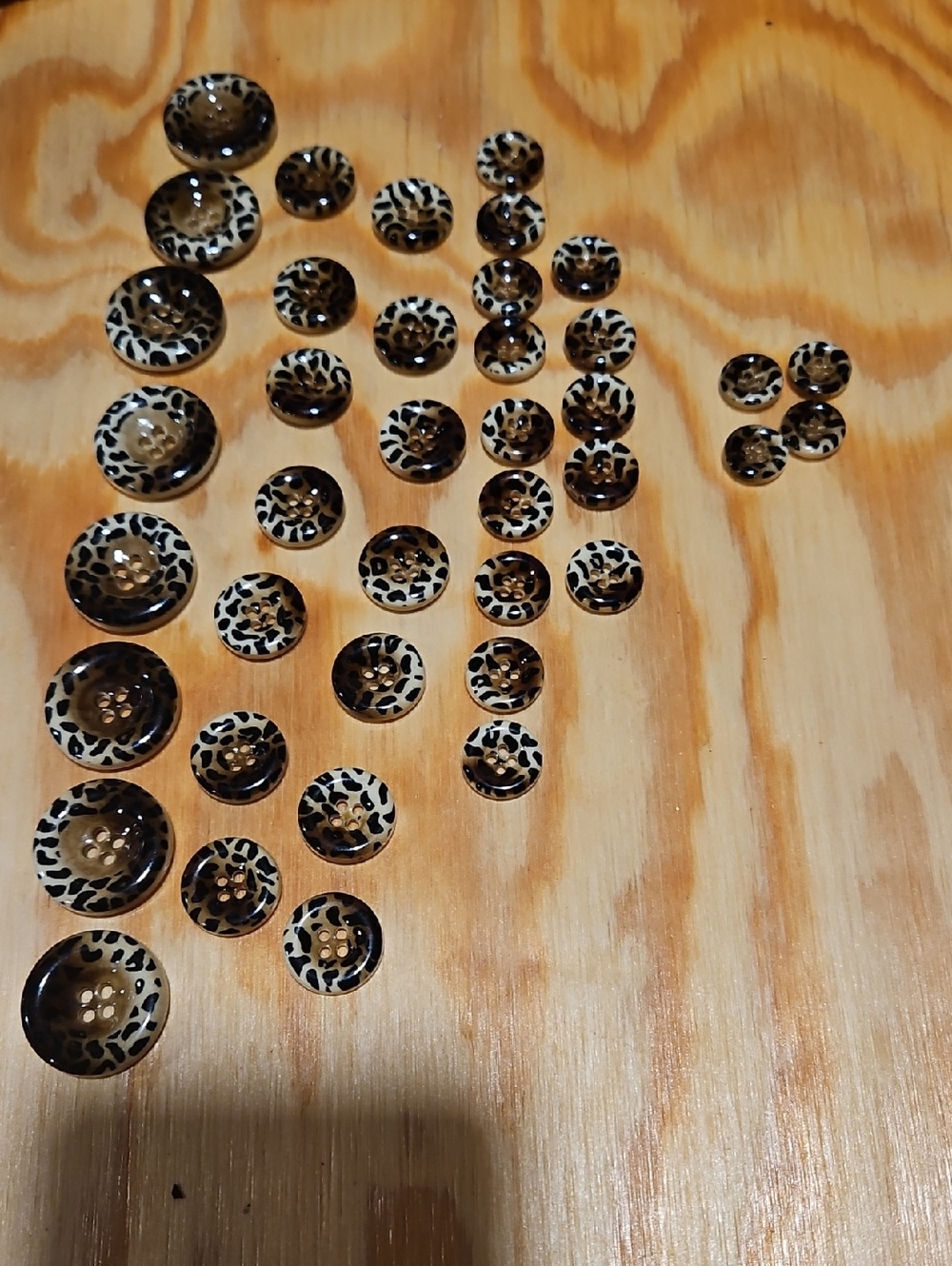 Leopard Print Round Buttons - Assorted Sizes - Picture 3 of 3